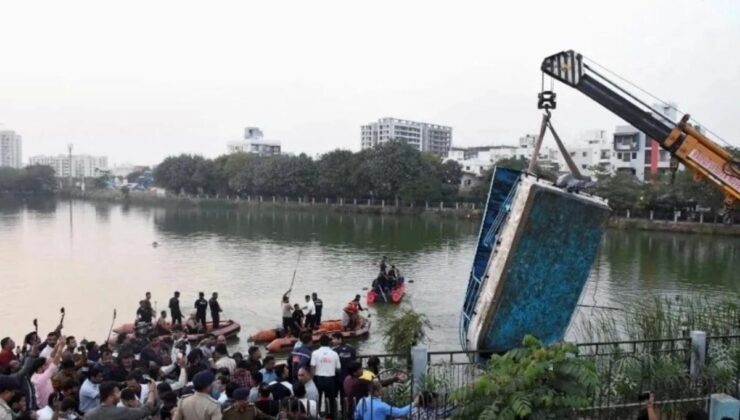 Hindistan’da öğretmen ve öğrencileri taşıyan tekne alabora oldu: 14 Kişi Hayatını Kaybetti