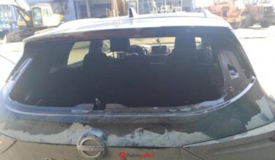 Tekkeköy Belediye Başkanı’nın aracının camı kırıldı, pankartı kurşunlandı